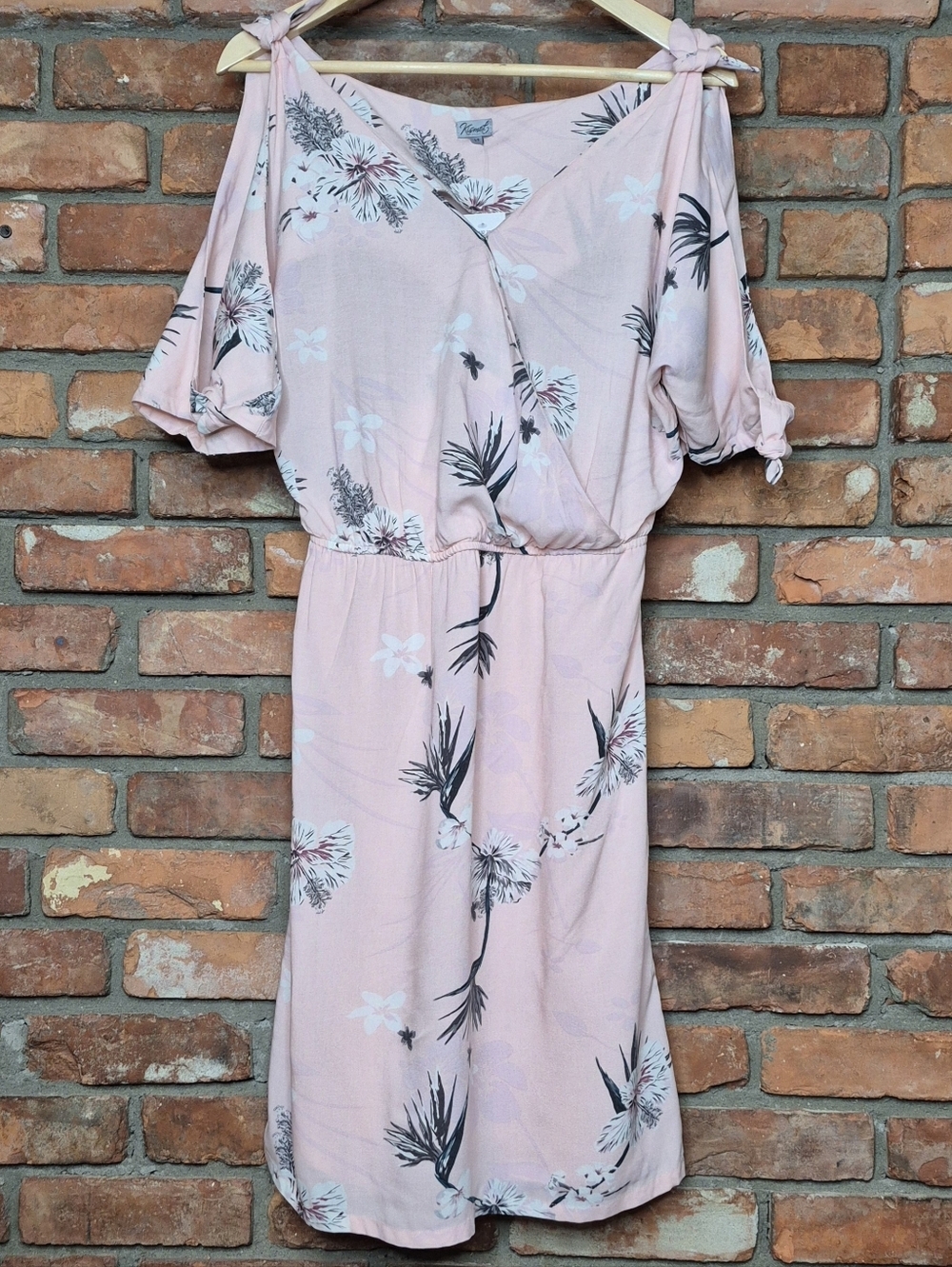 Kismet Sierra Dress NWT Size Small Pink Floral Tie Shoulder Boho Rayon Midi
